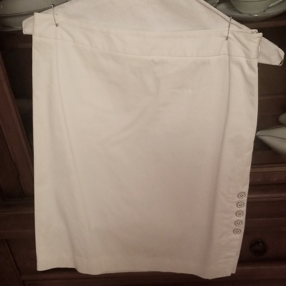 White House Black Market lined skirt
